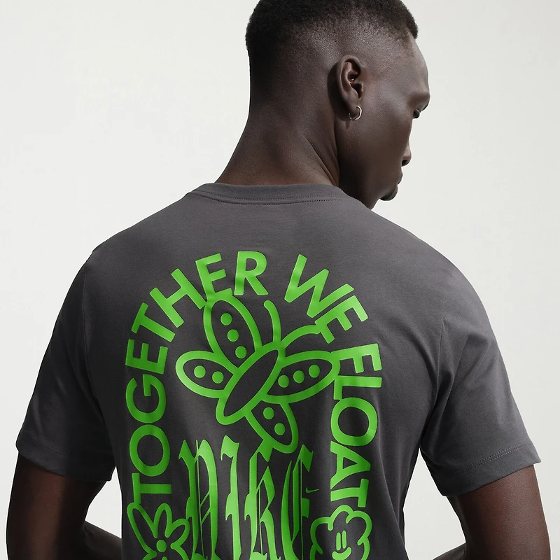 Nike Mens Crew Neck Short Sleeve Classic Fit Graphic T-Shirt