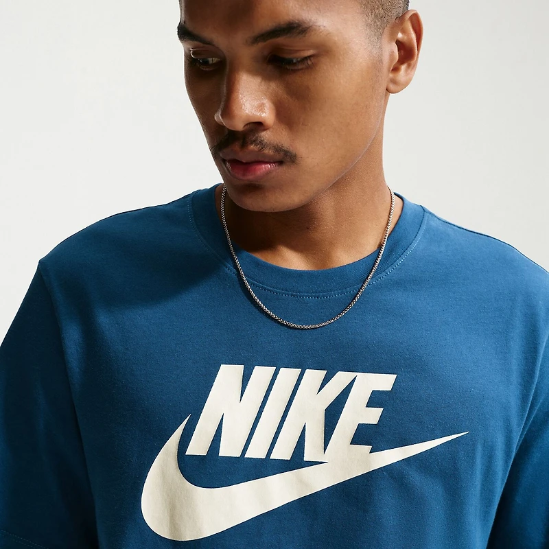 Nike Mens Crew Neck Short Sleeve Classic Fit Graphic T-Shirt