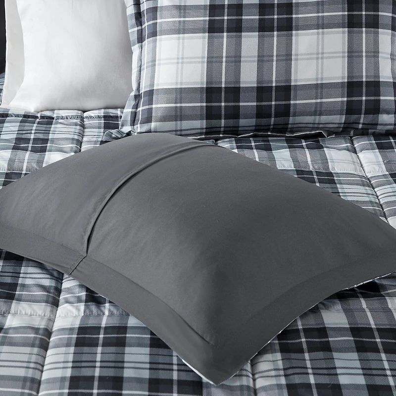 Madison Park Essentials Hartford 3M Scotchgard Down-Alternative Comforter Set
