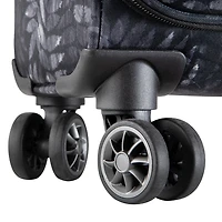 Skyway Everett 28 Inch Softside Lightweight Checked Spinner Luggage