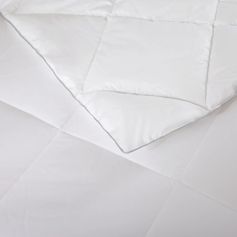 Madison Park Signature 1000tc Cotton Blend Midweight Down Alternative Comforter
