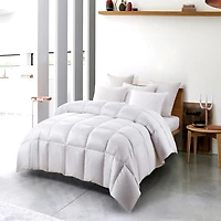 Serta 300 Thread Count Light Warmth White Down Fiber Comforter
