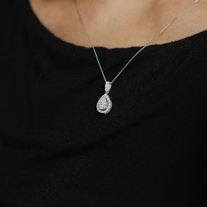 Diamond Blossom (G, Si2) Womens 1/4 CT. T.W. Lab Grown White Diamond 10K Gold 18 Inch Pendant Necklace
