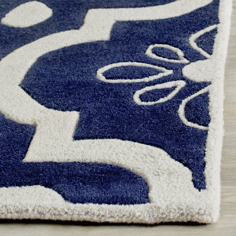 Safavieh Eadaoin Geometric Hand Tufted Wool Rug