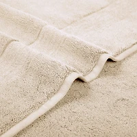 Liz Claiborne Signature Plush Bath Towel