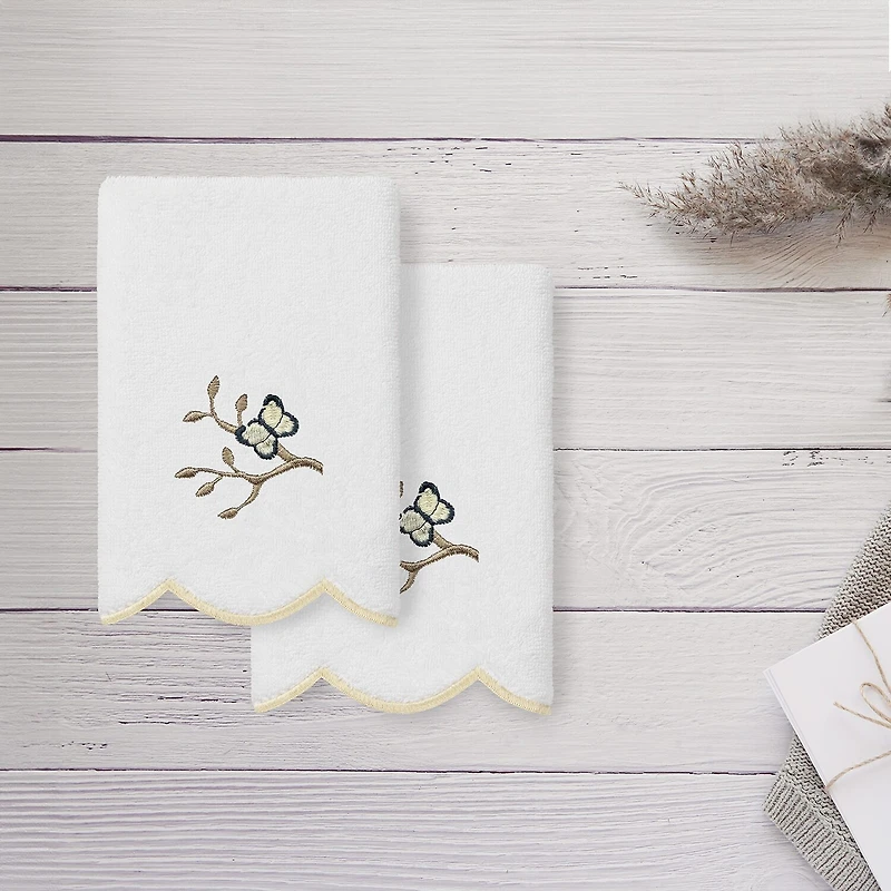 Linum Home Textiles Teresa Scallop 2-pc. Embellished Fingertip Towel