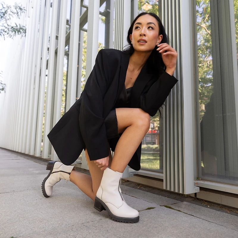 Journee Signature Womens Norrah Stacked Heel Booties