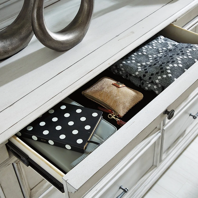 Signature Design by Ashley® Kaelyn 7-Drawer Dresser