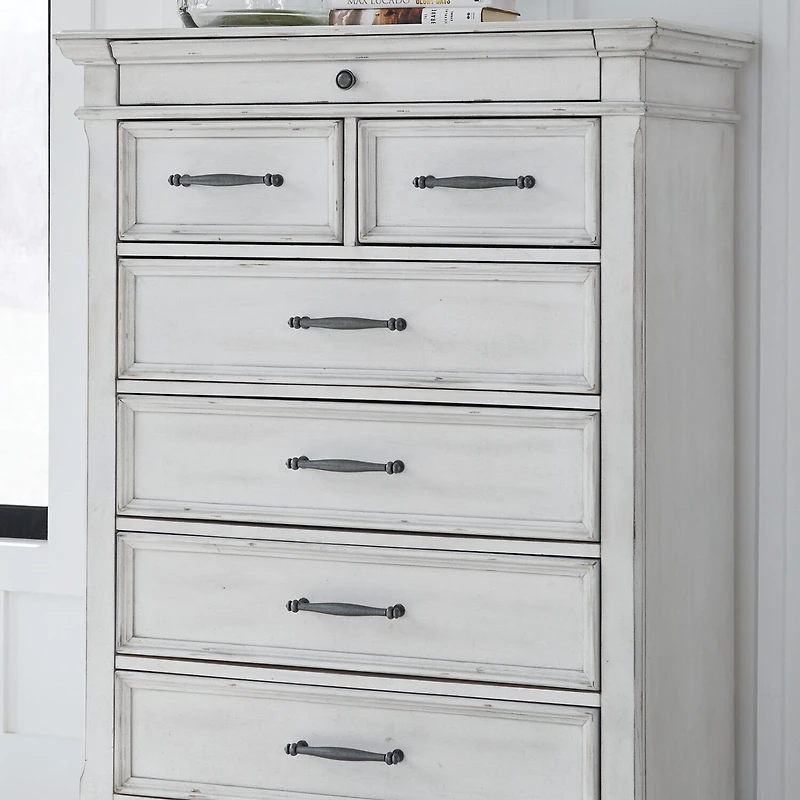 Signature Design by Ashley® Kaelyn 7-Drawer Chest