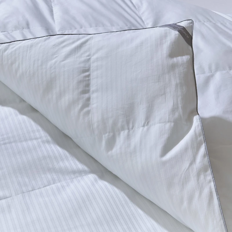 Indulgence Down Alternative Midweight Comforter