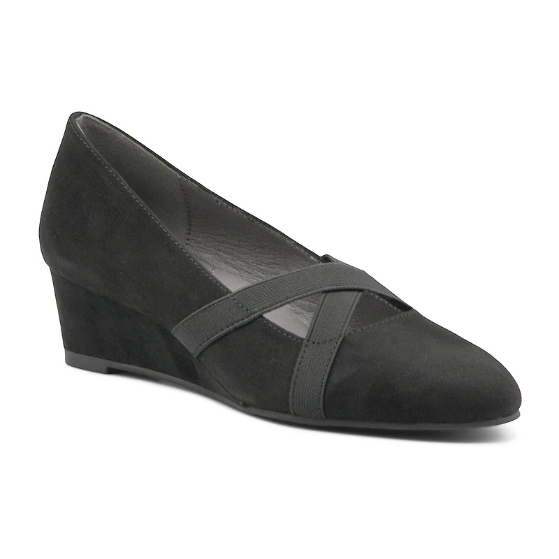 Mootsies Tootsies Kimmy Womens Almond Closed Toe Wedge Heel Pumps