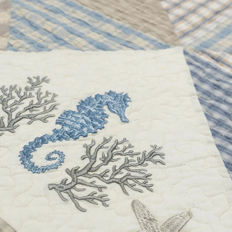 Donna Sharp Coastal Star Lightweight Throw