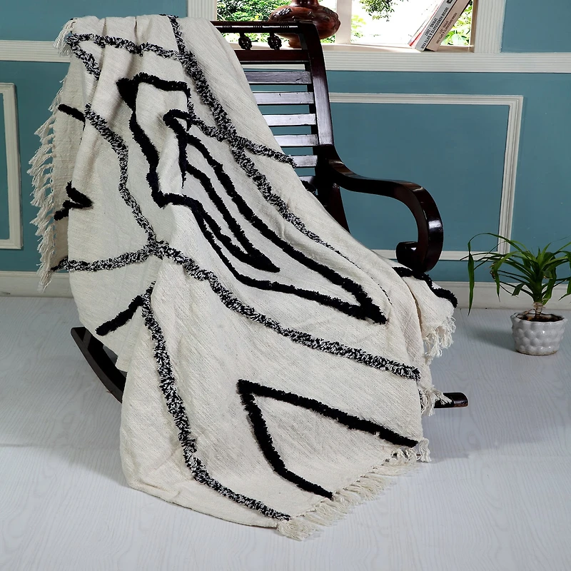 LR Home Logan Diamond Washable Throw
