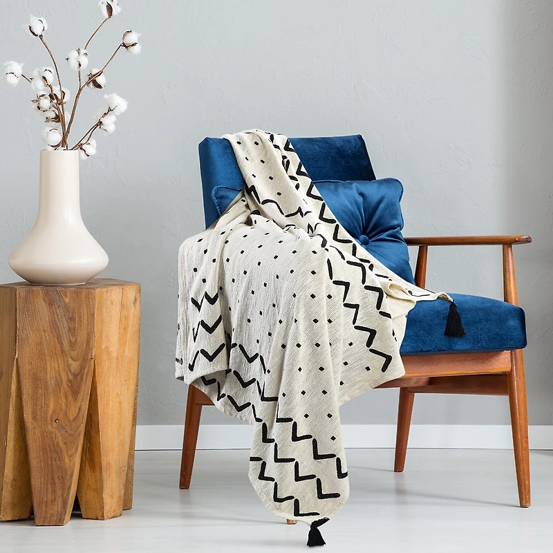 LR Home Jack Modern Throw