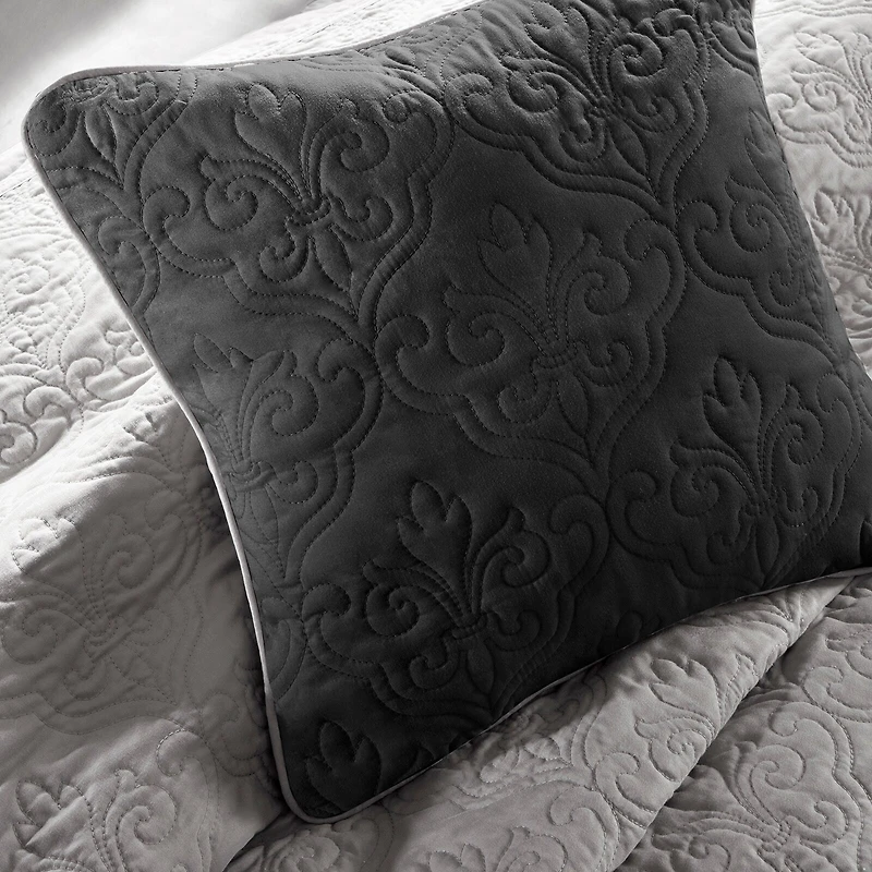 Madison Park Danville 7-Pc Quilt Set with Euro Shams and Throw Pillows