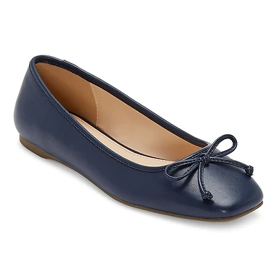 Liz Claiborne Flushing Womens Square Closed Toe-Wide Width Ballet Flats