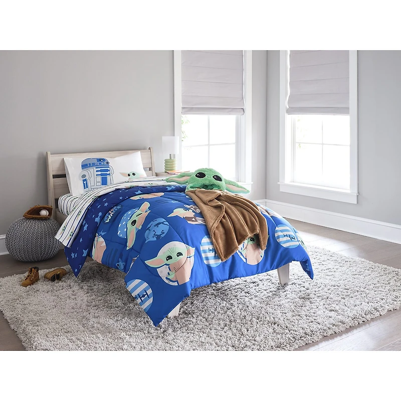 Disney Collection Mandalorian Grogu Star Wars Wearable Blanket