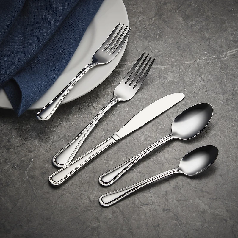 Oneida Tress 62-pc. Flatware Set