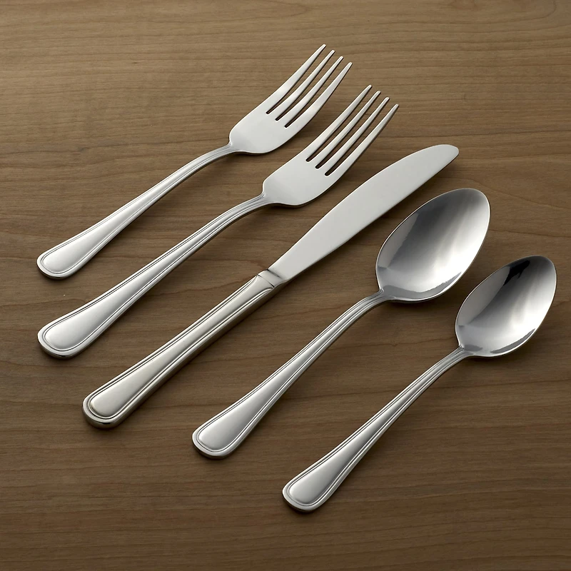 Oneida Tress 62-pc. Flatware Set