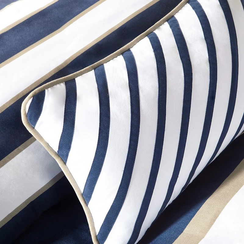 Intelligent Design Garrett Duvet Cover Set with decorative pillow