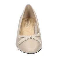 Easy Street Kata Womens Round Closed Toe Kitten Heel Pumps