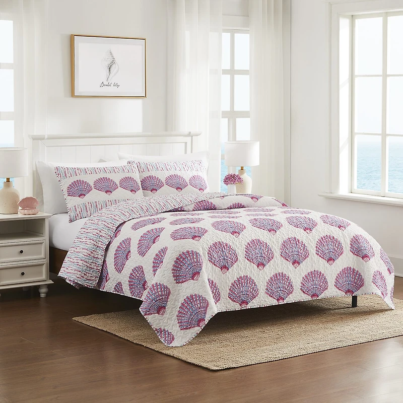 Avanti Scallop Shell Reversible Quilt Set