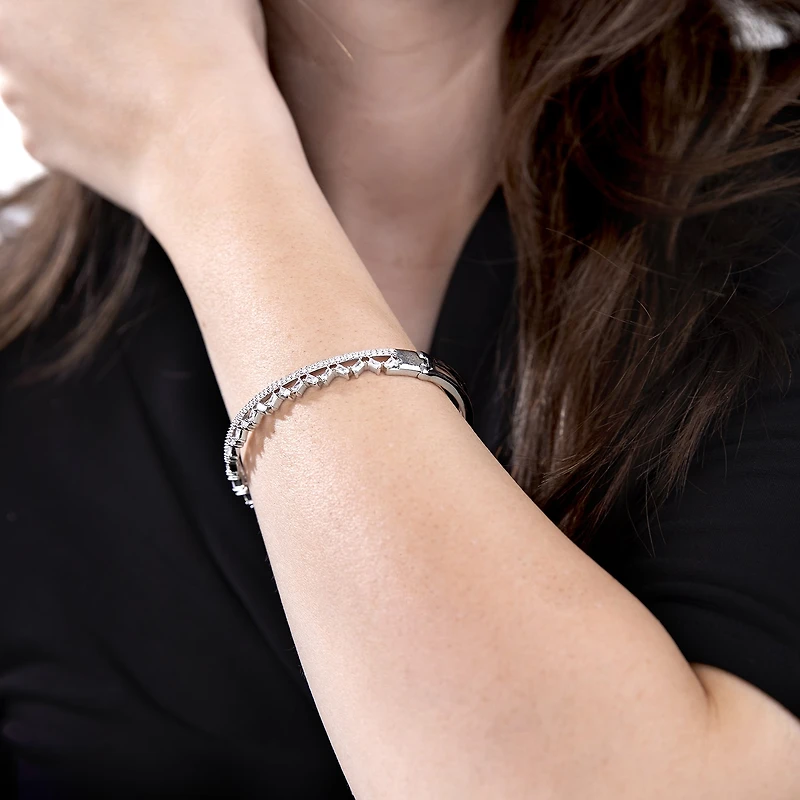 Diamonart Womens Cubic Zirconia Sterling Silver Round Bangle Bracelet