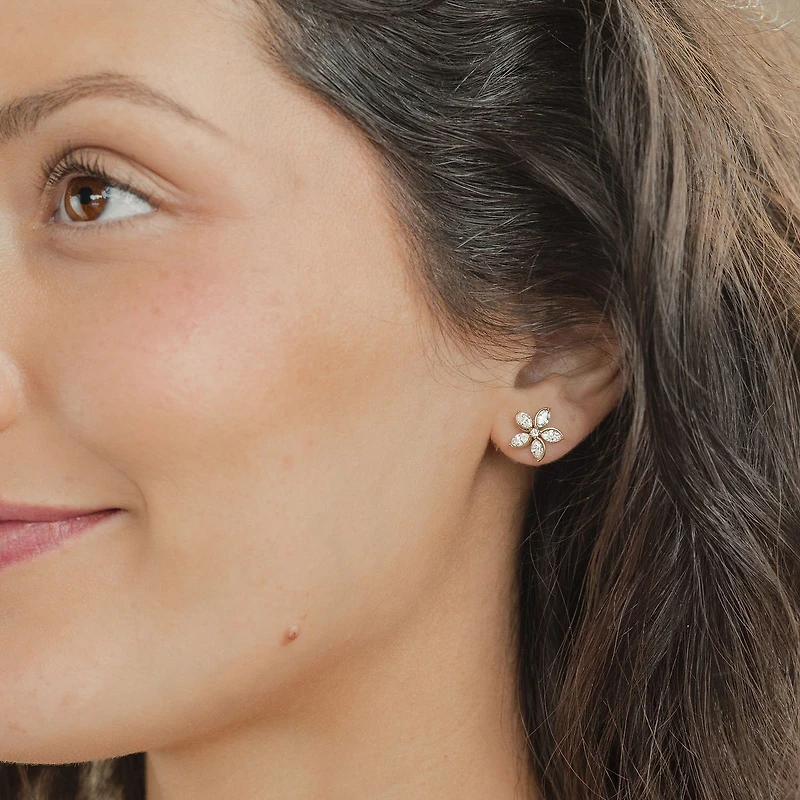 Diamond Blossom (F / Vs2) 1 CT. T.W. Lab Grown White Diamond 10K Gold 11.8mm Flower Stud Earrings