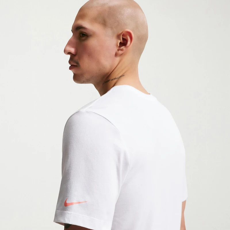 Nike Mens Crew Neck Short Sleeve Classic Fit Graphic T-Shirt