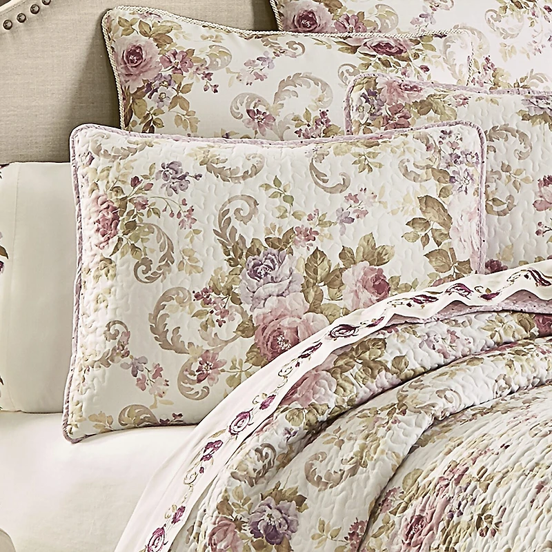 Royal Court Chambord Floral Quilt Set