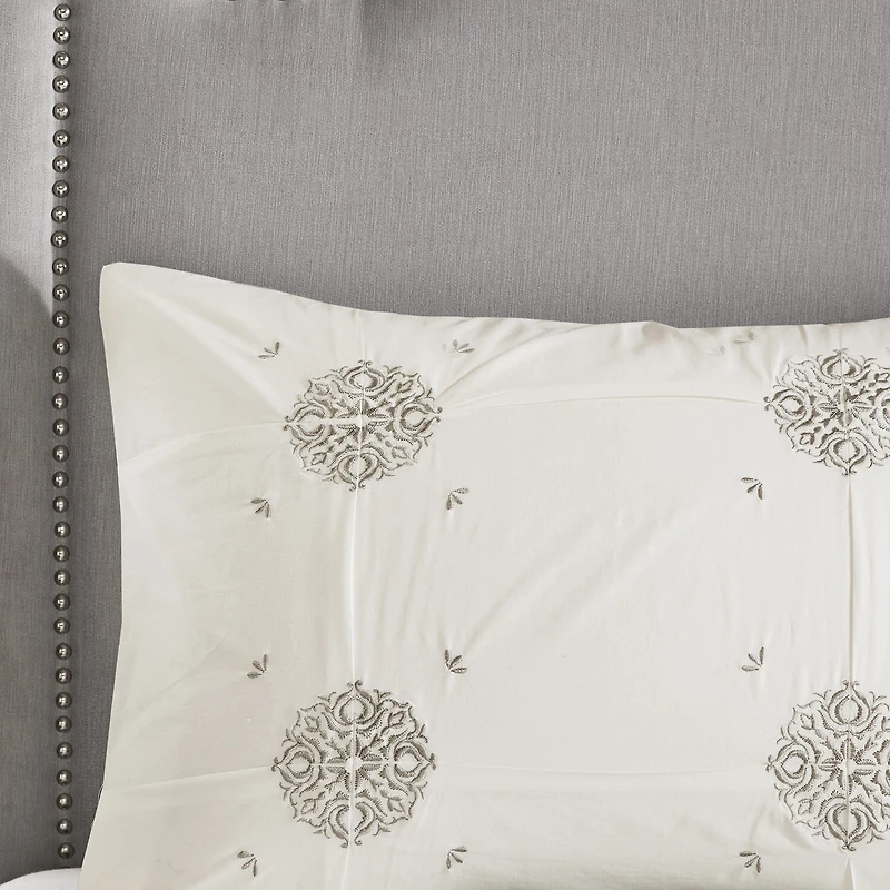 Madison Park Edna 6-pc. Medallion Reversible Comforter Set