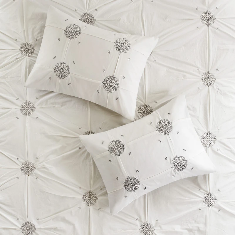 Madison Park Edna 4-pc. Duvet Set Medallion Reversible Cover