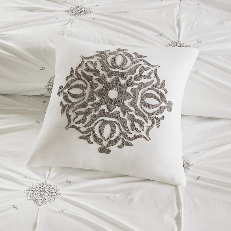 Madison Park Edna 4-pc. Duvet Set Medallion Reversible Cover