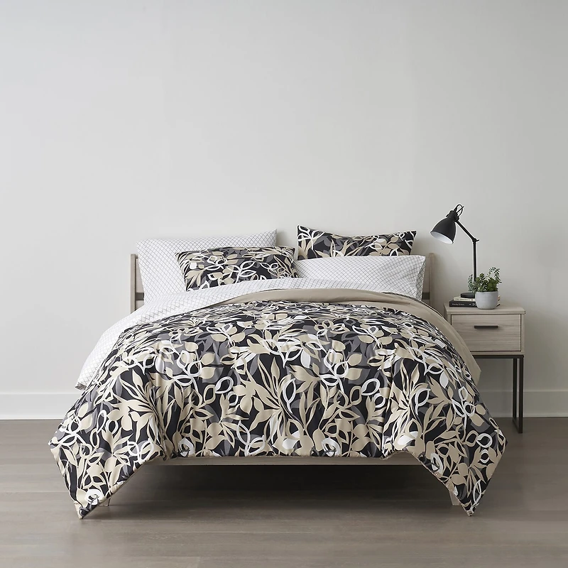 Home Expressions Casey Leaves Complete Bedding Set with Sheets