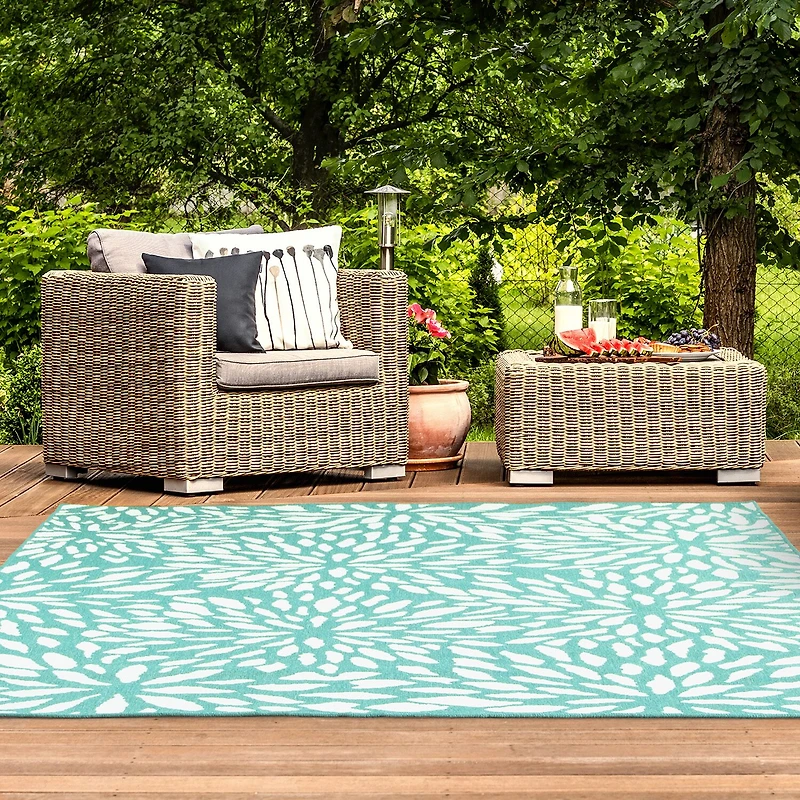 Covington Home Marquesas Blooms Indoor Outdoor Rectangular Acccent Rug