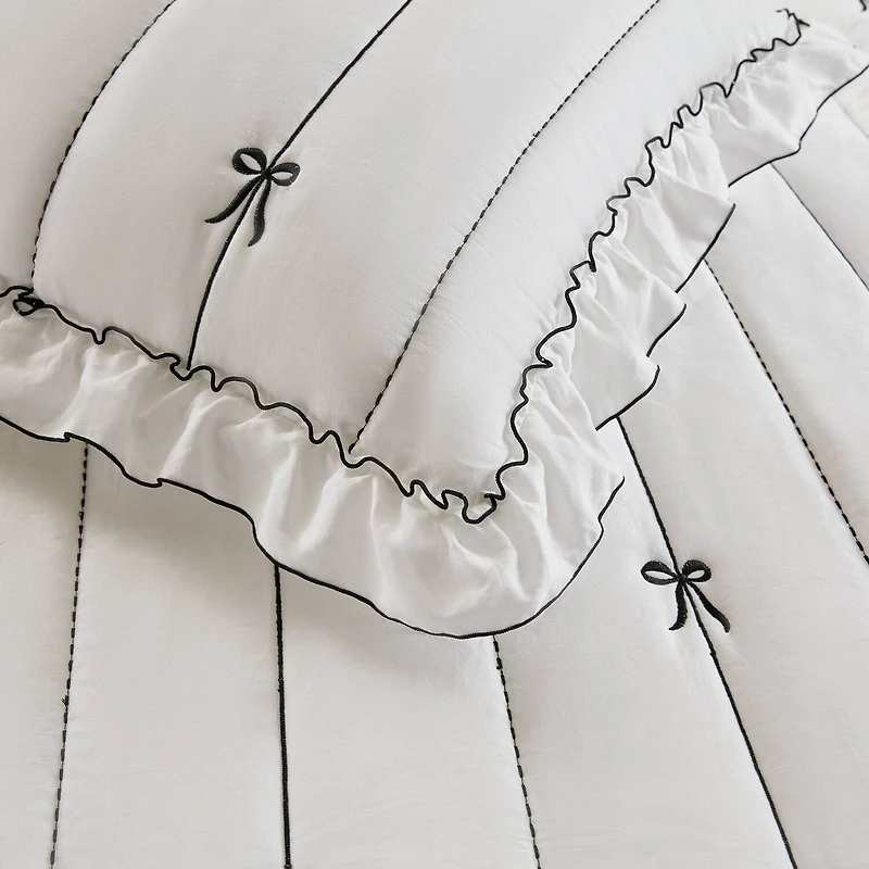 Intelligent Design Florence Embroidered Ruffle Easy Care Quilt Set