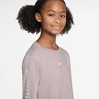 Nike Big Kid Girls Crew Neck Long Sleeve Active T-Shirt