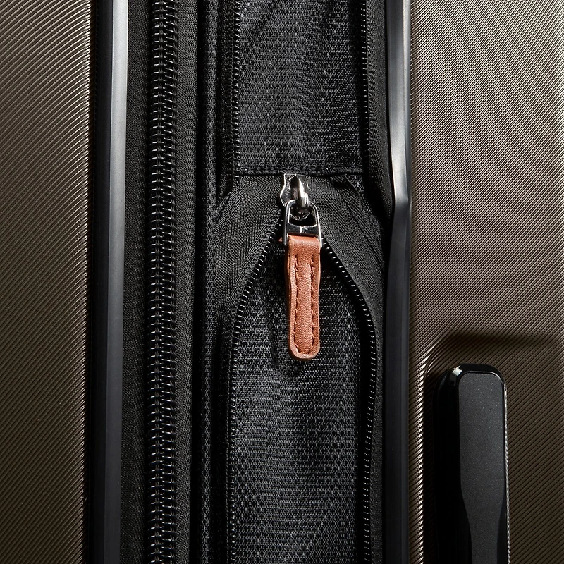 Ricardo Beverly Hills Montecito 2.0 25 Inch Hardside Checked Spinner Luggage