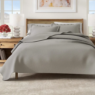 Linery Detailed Channel Stitch Reversible Quilt Set