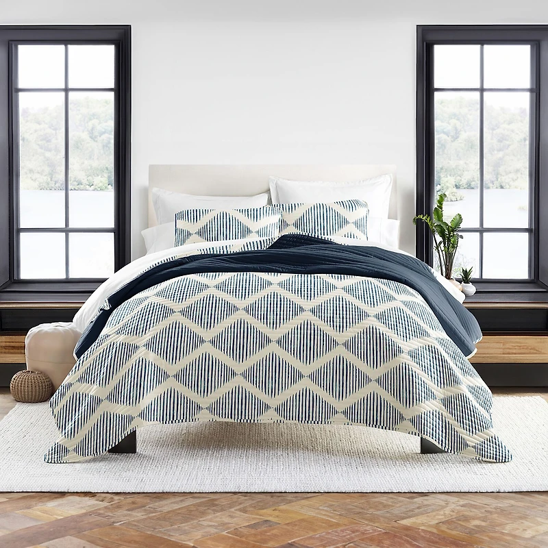 Casual Comfort Pattern Reversible Contemporary Lightweight 3 Pc. Quilt Set