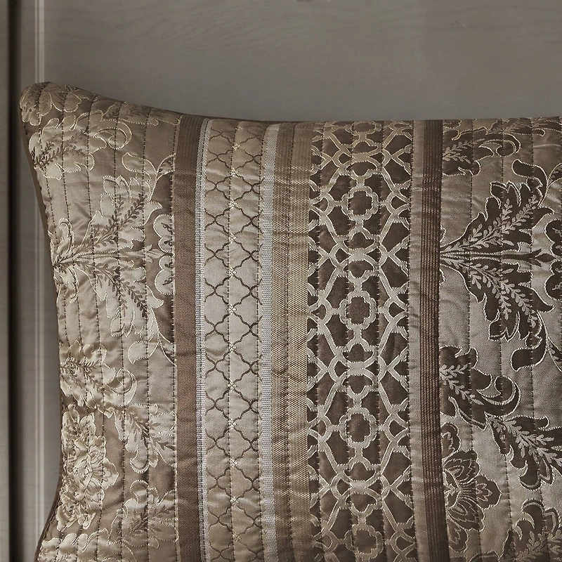 Madison Park Venetian 6-Pc Jacquard Quilt Set with Throw Pillows