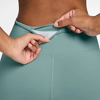 Nike Womens 5" High Rise Stretch Fabric Moisture Wicking Bike Short