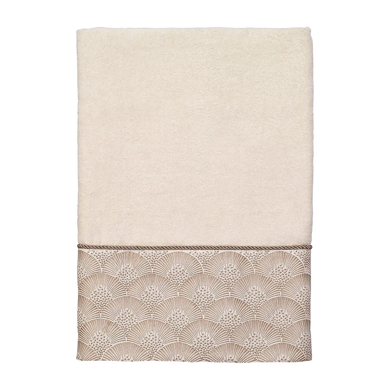 Avanti Deco Shell Ivory Embellished Bordered Bath Towel
