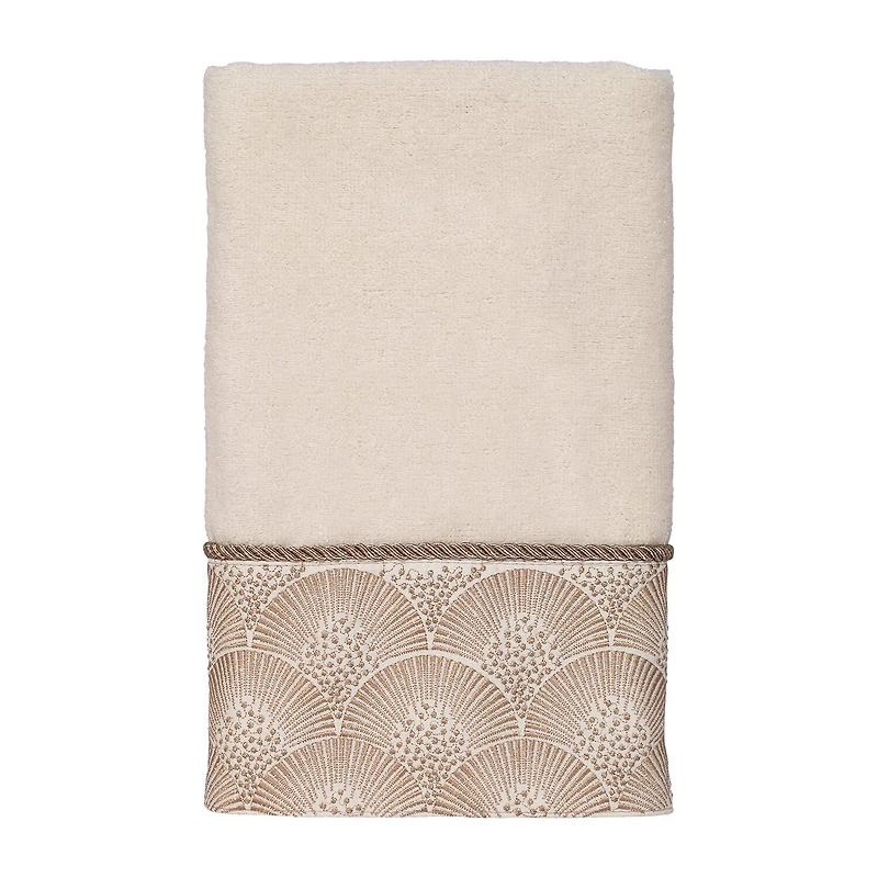 Avanti Deco Shell Ivory Embellished Bordered Bath Towel