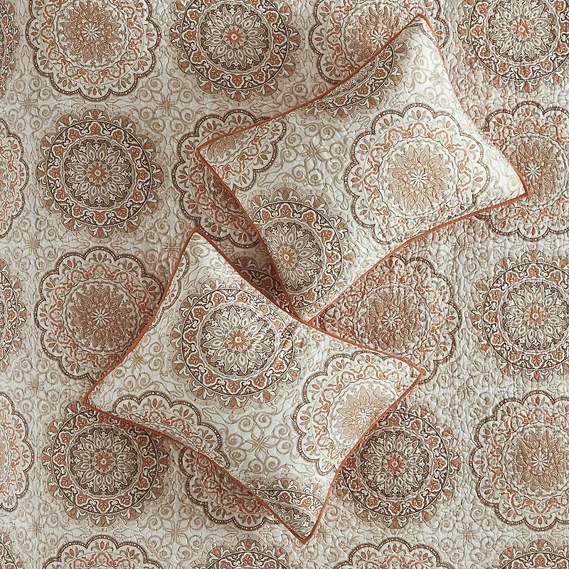Madison Park Moraga 6-Pc Reversible Quilt Set With Throw Pillows