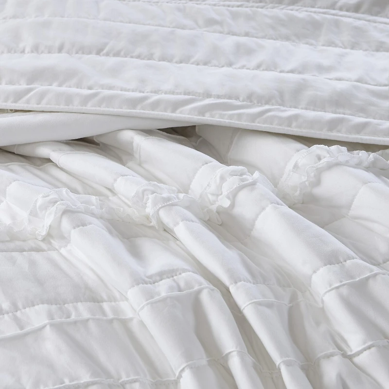 Madison Park Isabella 4-Pc Ruffle Quilt Set With Throw Pillow