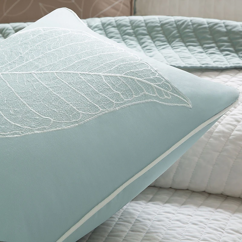 Madison Park Rochelle 6-Pc Embroidered Leaf Quilt Set With Throw Pillows