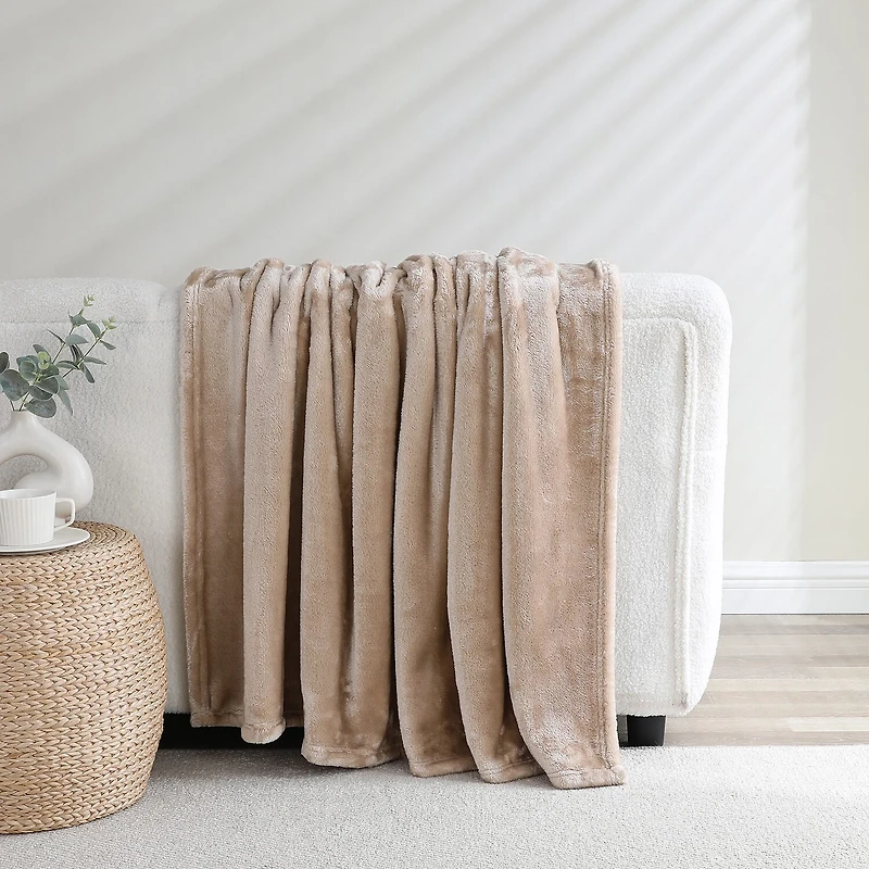 Ellora Plush Heavyweight Throw