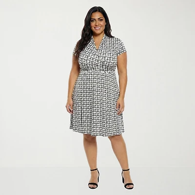 24seven Comfort Apparel Womens Plus V Neck Short Sleeve Paisley A-Line Dress