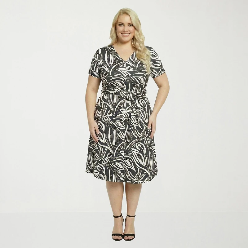 24seven Comfort Apparel Womens Plus Midi V Neck Short Sleeve Abstract A-Line Dress